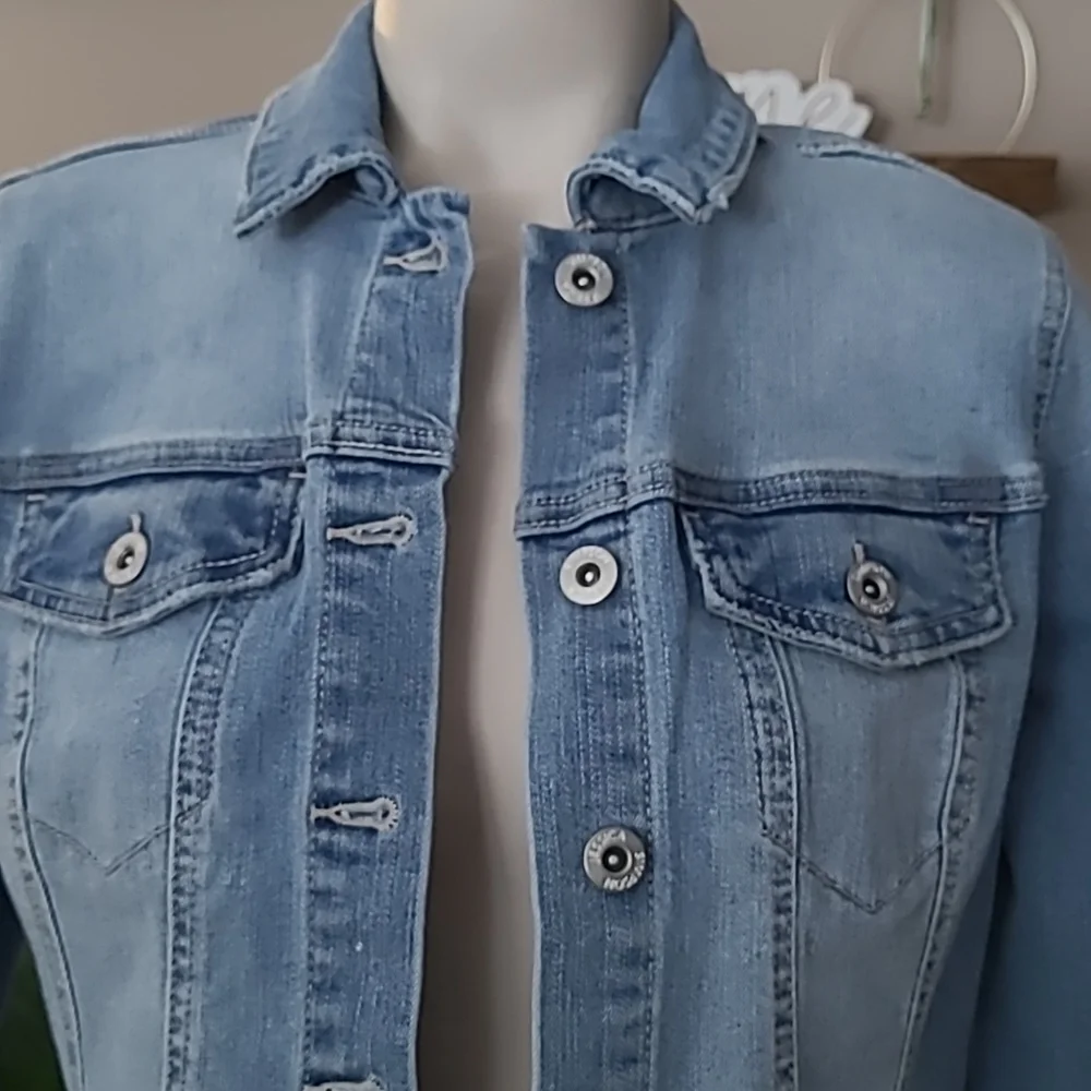 Cropped Jean Jacket - Picture 2 of 7